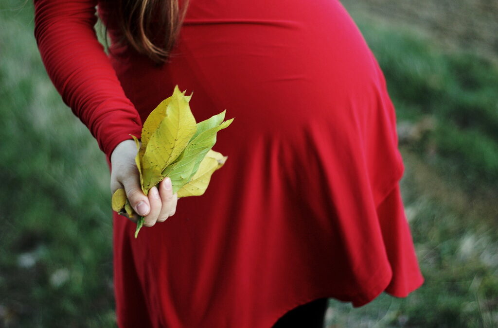 How do I plan maternity photos?