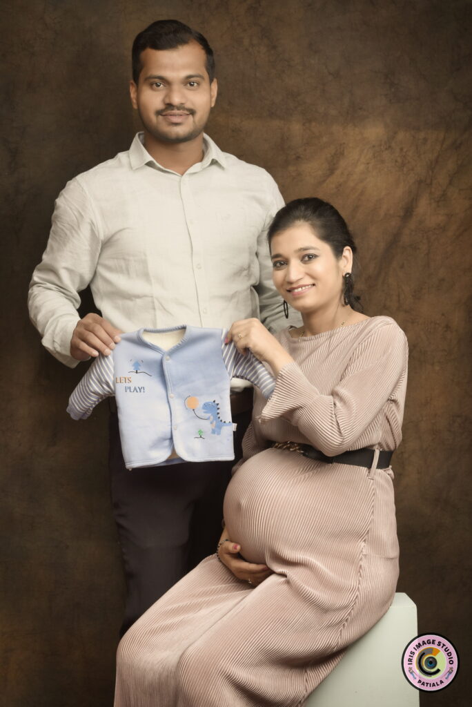 A Glance into the Maternity Photoshoot of Priyanka and Sanket by Iris Image Studio